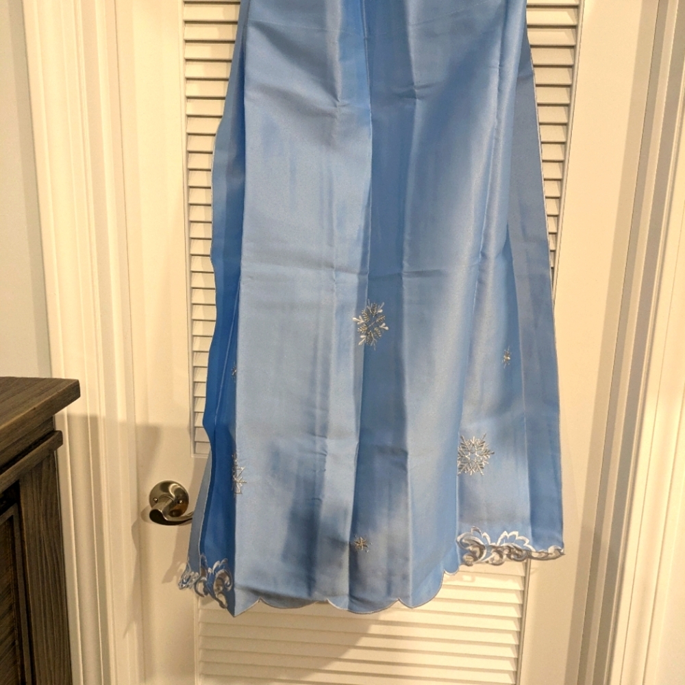 Floral Embroidered Fabric Set of 2 Windows Curtains 36.5" L x 28.5" W